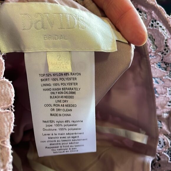 ✨DAVID'S BRIDAL Quartz Lavender short lace and mesh dress with illusion neckline - Picture 7 of 8